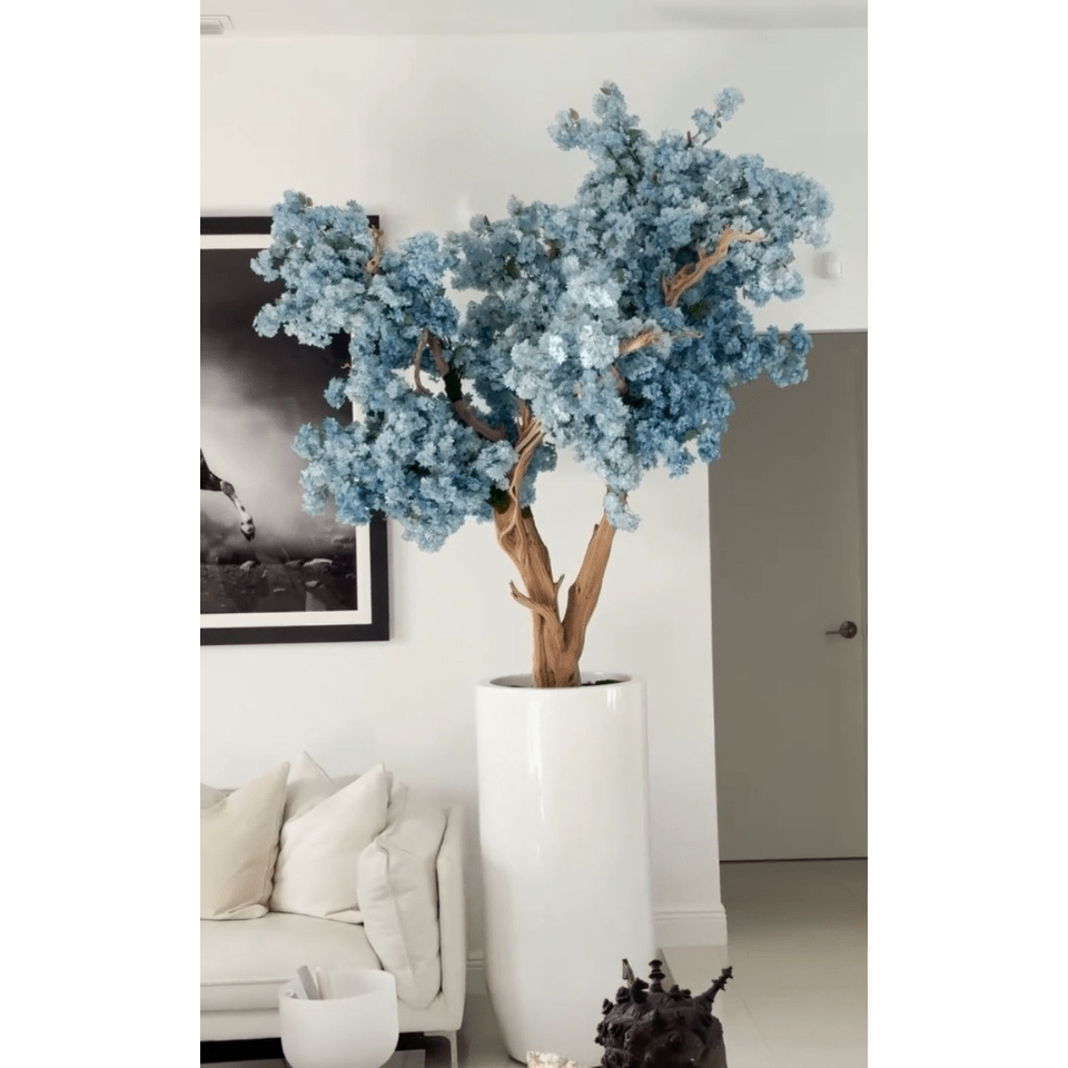 St. Tropez Vase in matte white with blue cherry blossoms The New Garden 